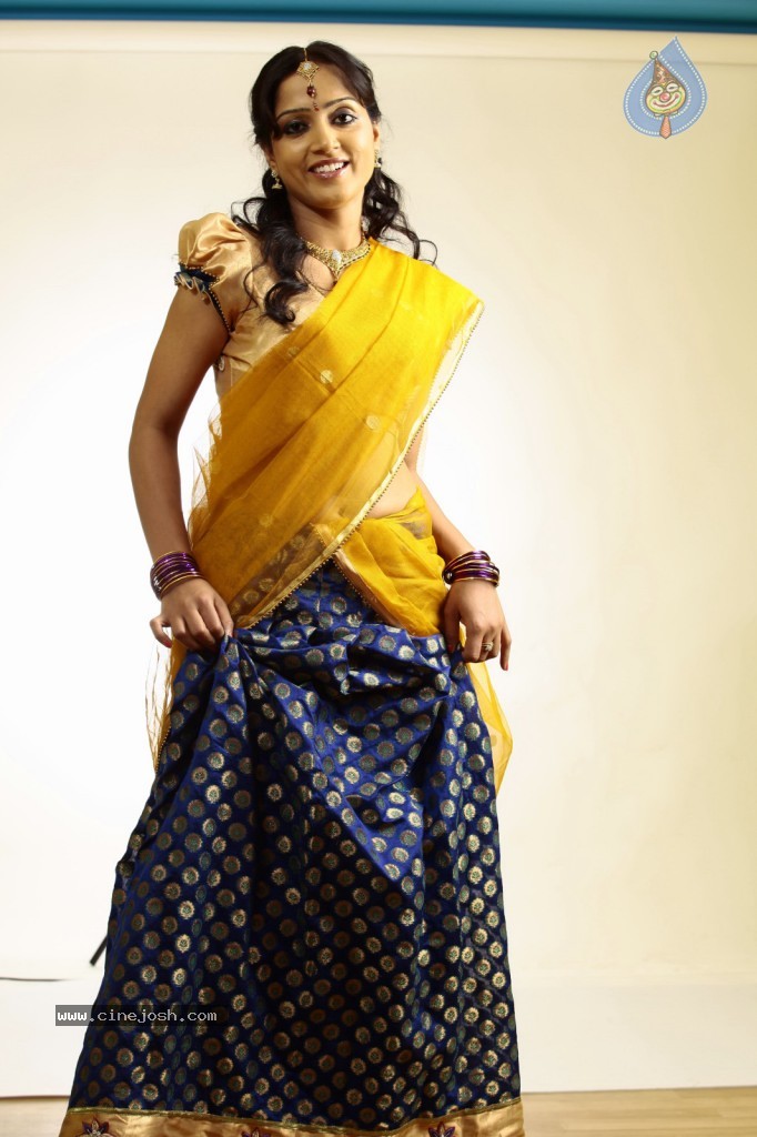 Divya Singh Hot Gallery - 65 / 102 photos