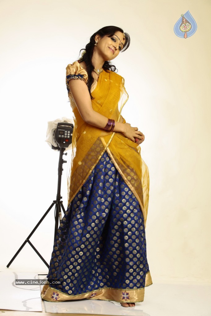Divya Singh Hot Gallery - 87 / 102 photos