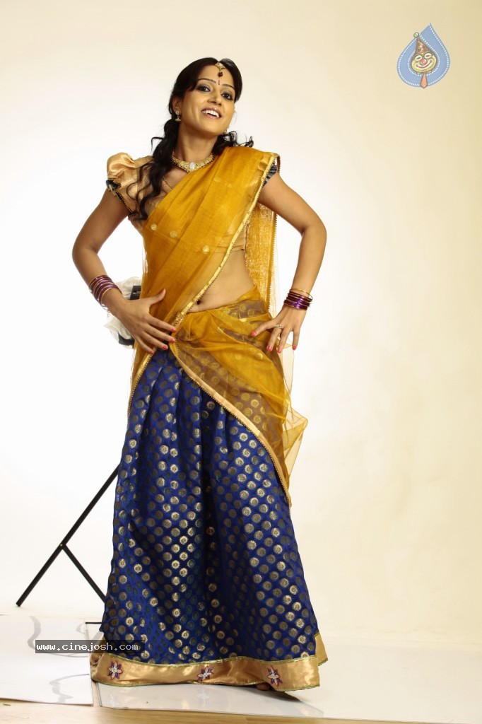 Divya Singh Hot Gallery - 89 / 102 photos