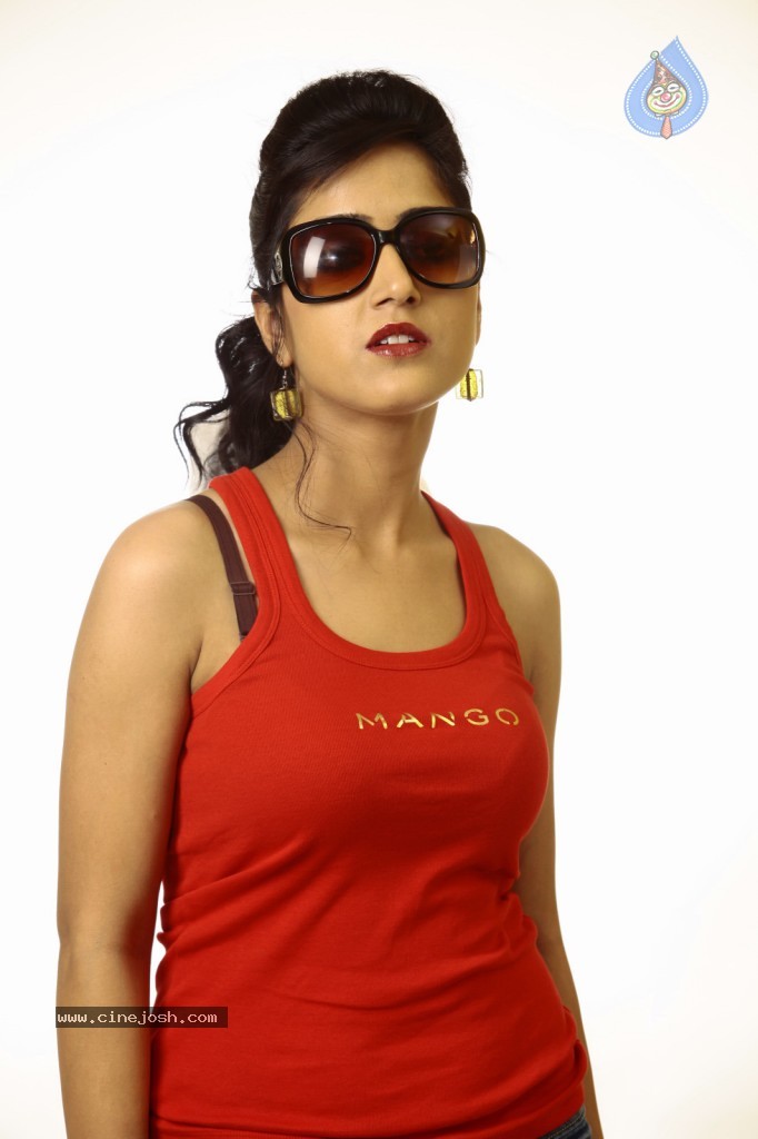 Divya Singh New Stills - 28 / 44 photos