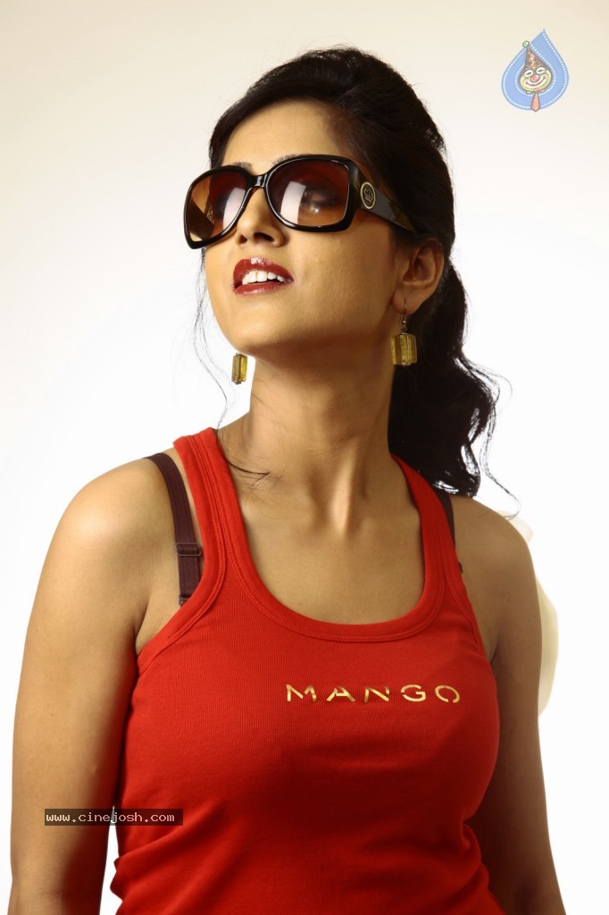 Divya Singh New Stills - 38 / 44 photos