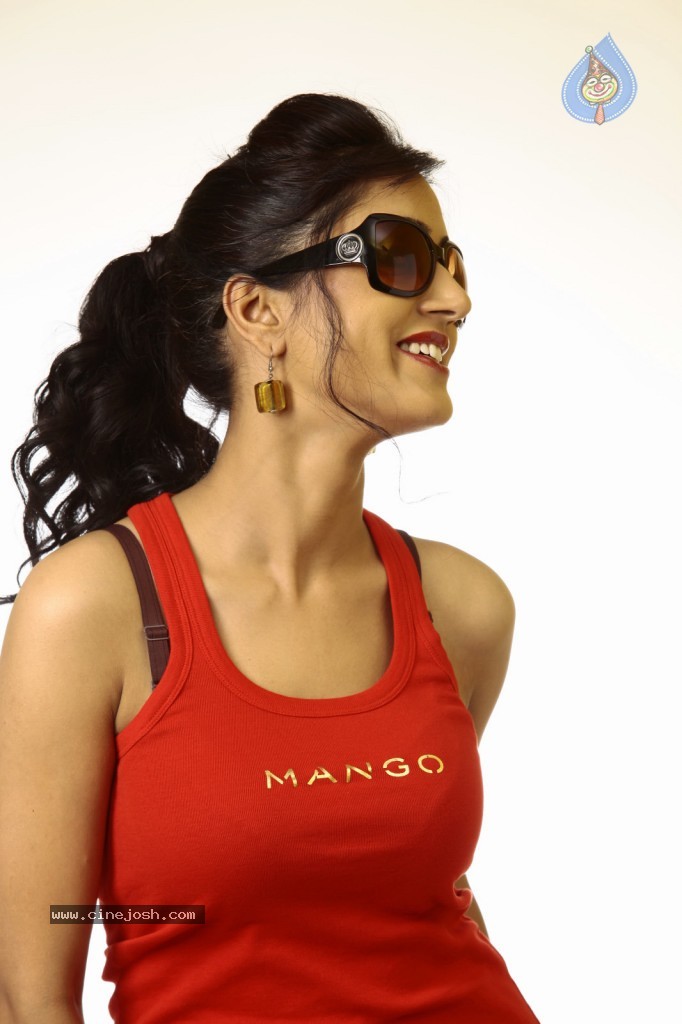 Divya Singh New Stills - 42 / 44 photos