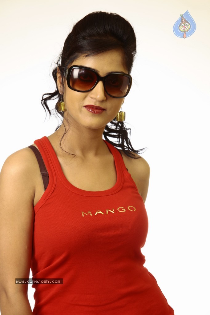Divya Singh New Stills - 44 / 44 photos