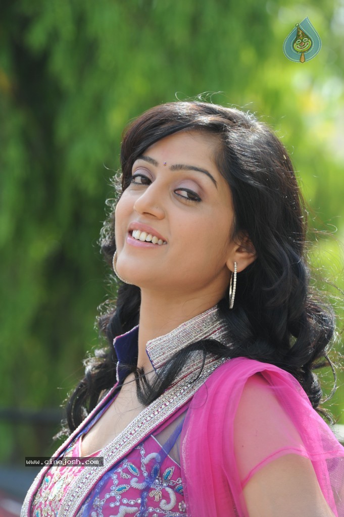 Divya Singh Stills - 14 / 33 photos