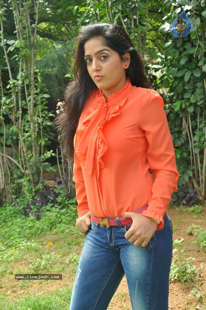Divya Singh Stills - 7 / 61 photos