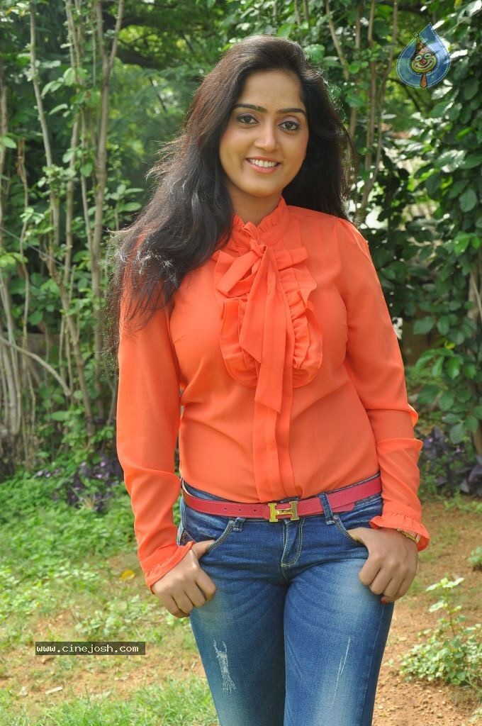 Divya Singh Stills - 8 / 61 photos