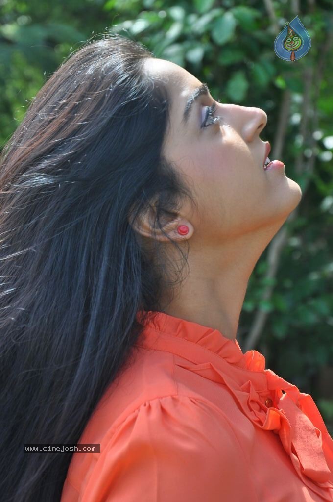Divya Singh Stills - 11 / 61 photos