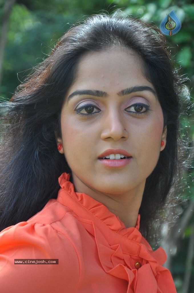 Divya Singh Stills - 19 / 61 photos