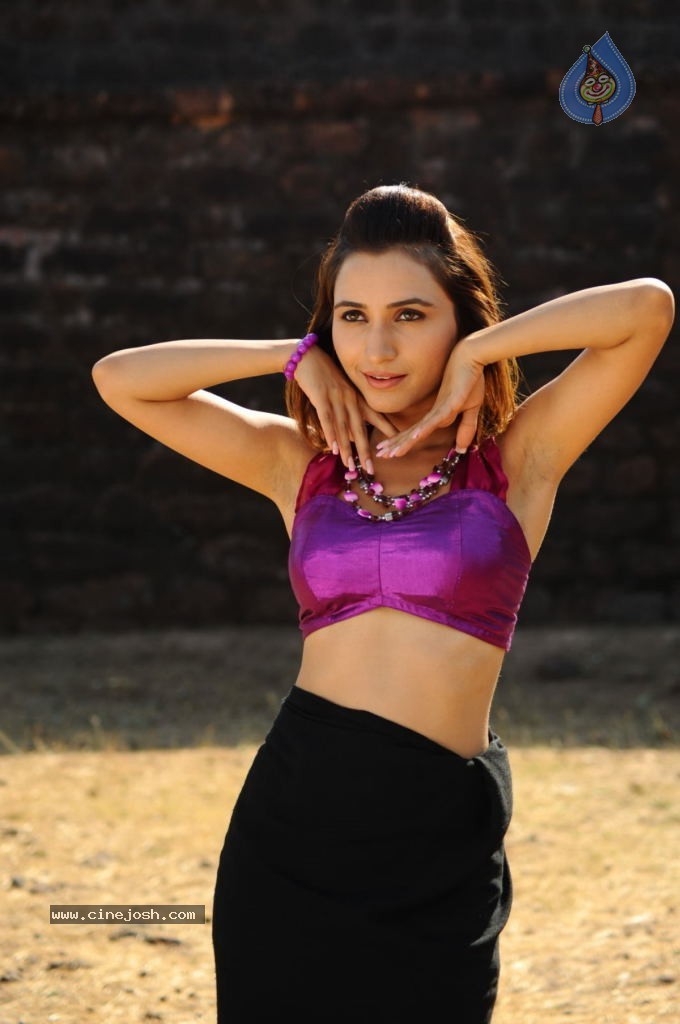 Druthi Hot Stills - 33 / 39 photos