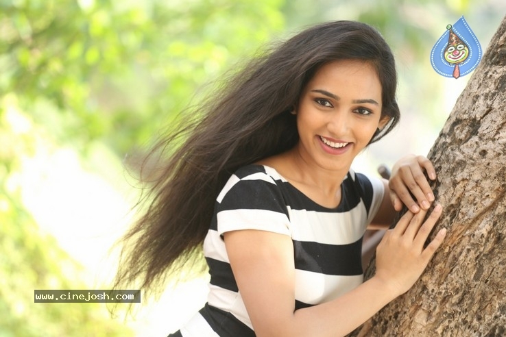 Durga Gade Stills - 17 / 21 photos