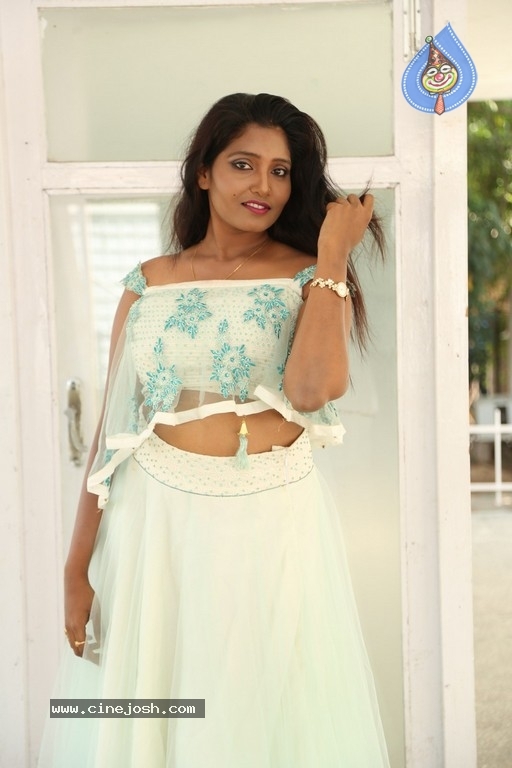 Eesha New Gallery - 8 / 13 photos