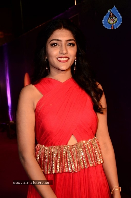Eesha Rebba at Zee Apsara Awards - 9 / 20 photos