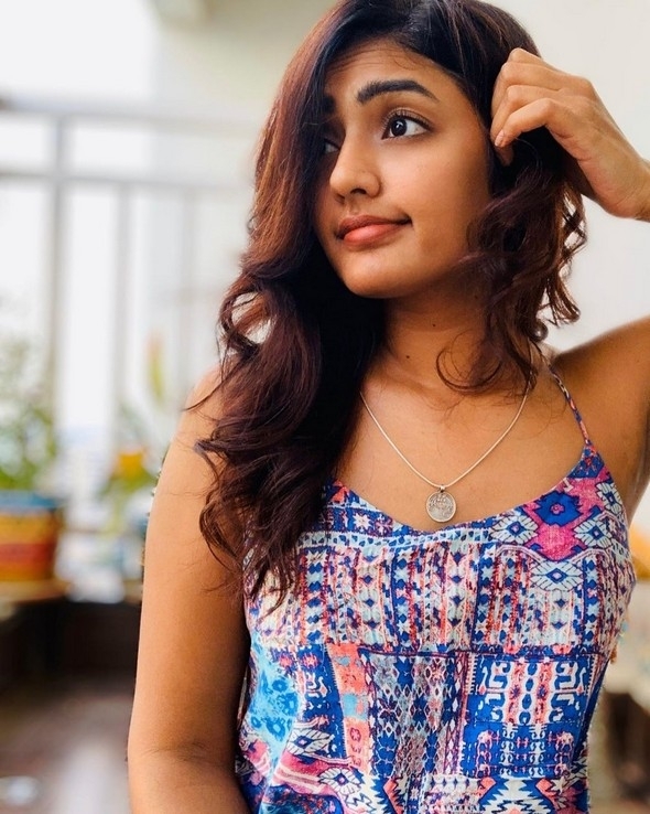 Eesha Rebba Photos - 6 / 12 photos
