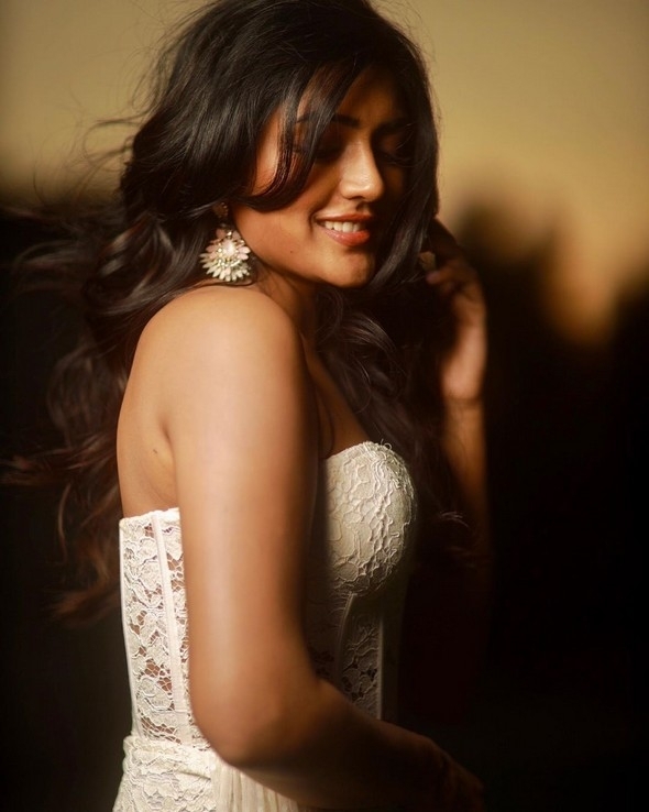 Eesha Rebba Stills - 3 / 13 photos