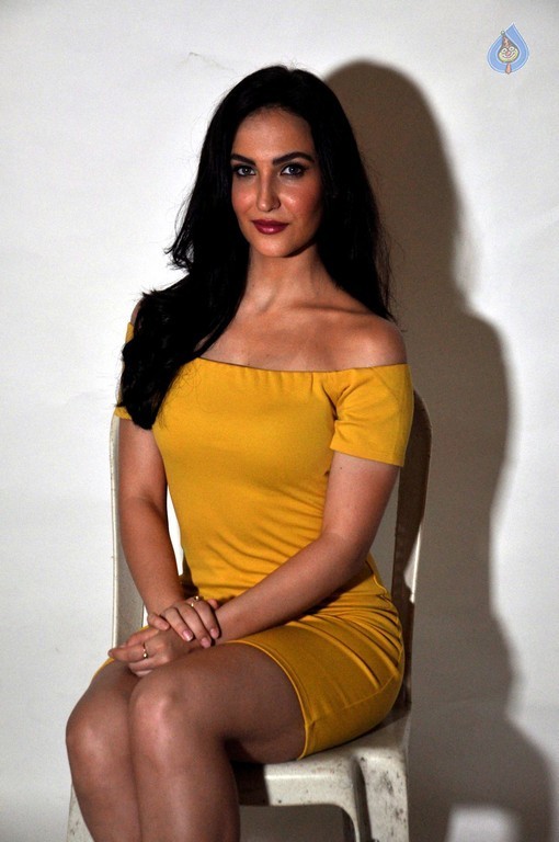 Elli Avram New Photos - 5 / 30 photos