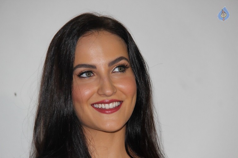 Elli Avram New Photos - 15 / 30 photos
