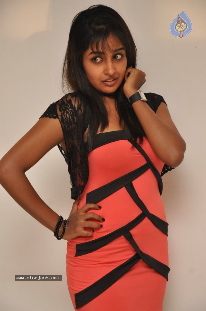 Esha Ranganath Hot Stills - 63 / 91 photos