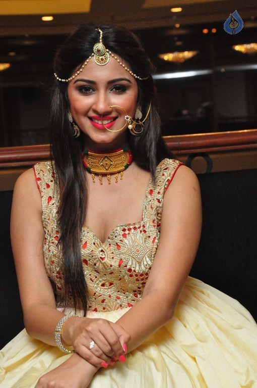 Eshanya New Photos - 26 / 41 photos