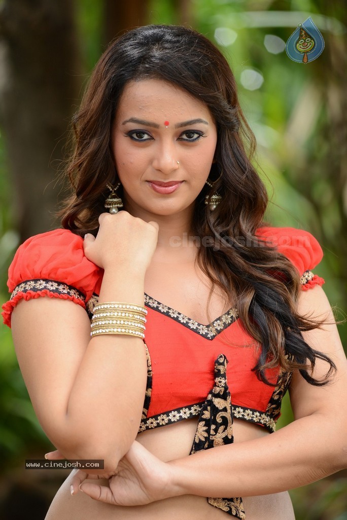 Ester Noronha Images - 35 / 72 photos