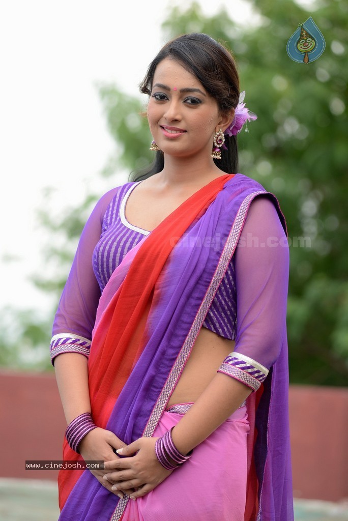Ester Noronha Images - 40 / 72 photos