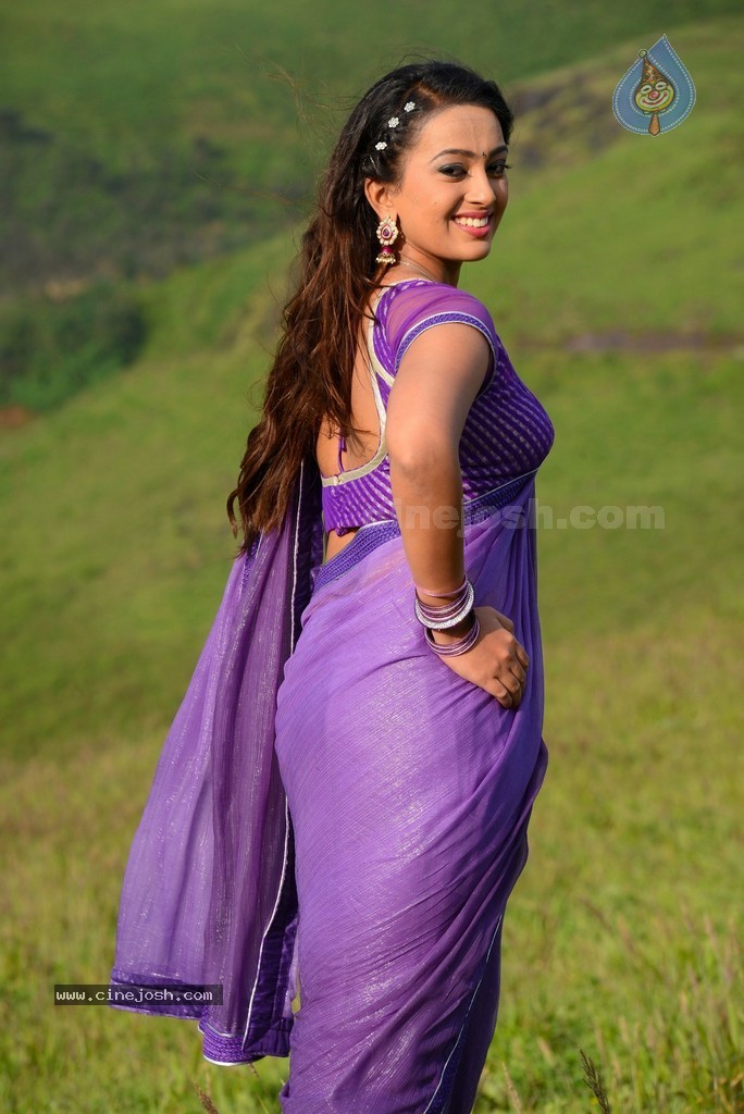 Ester Noronha Images - 44 / 72 photos