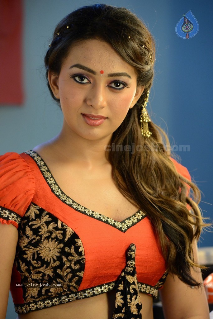 Ester Noronha Images - 51 / 72 photos