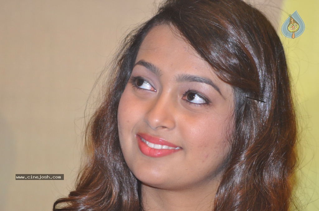 Ester Noronha Latest Gallery - 70 / 113 photos