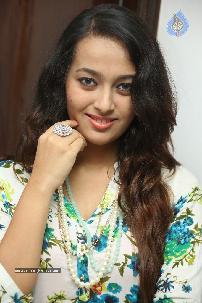 Ester Noronha Latest Stills - 1 / 96 photos