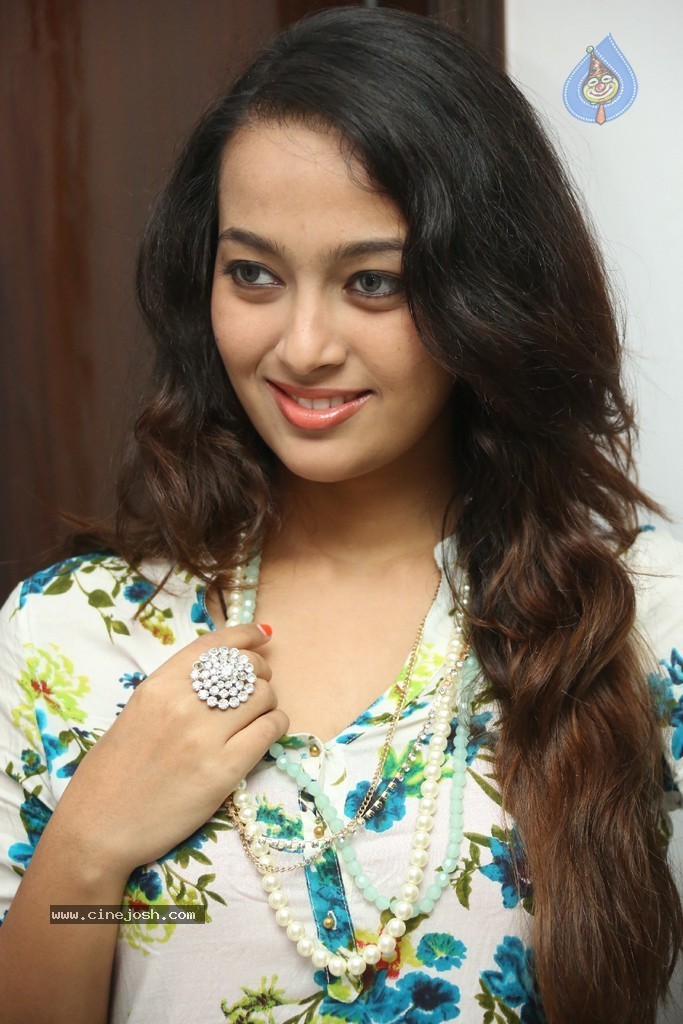 Ester Noronha Latest Stills - 10 / 96 photos