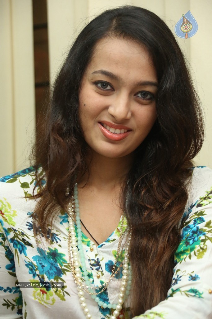 Ester Noronha Latest Stills - 17 / 96 photos