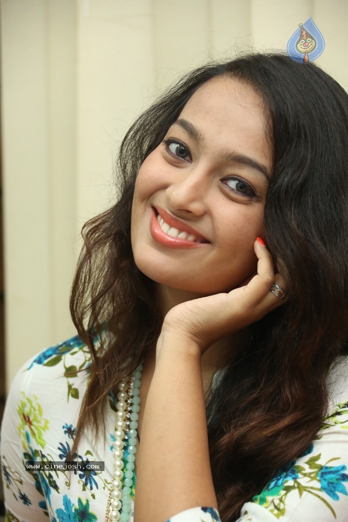 Ester Noronha Latest Stills - 29 / 96 photos
