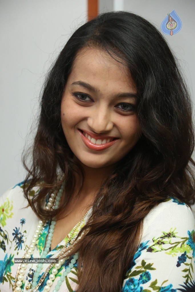 Ester Noronha Latest Stills - 31 / 96 photos