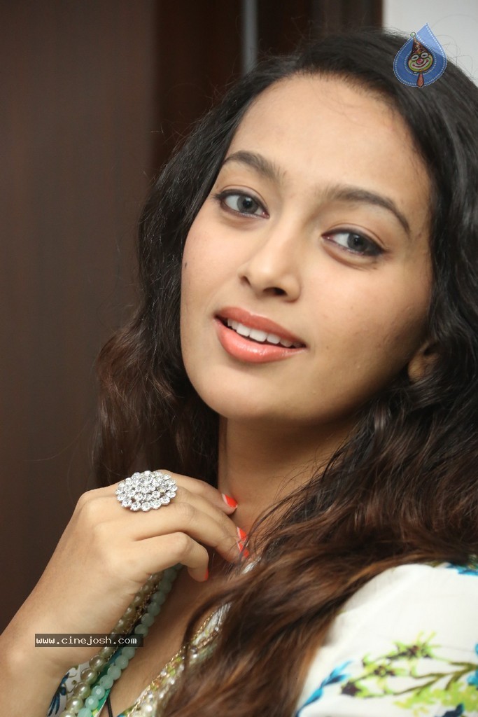 Ester Noronha Latest Stills - 45 / 96 photos