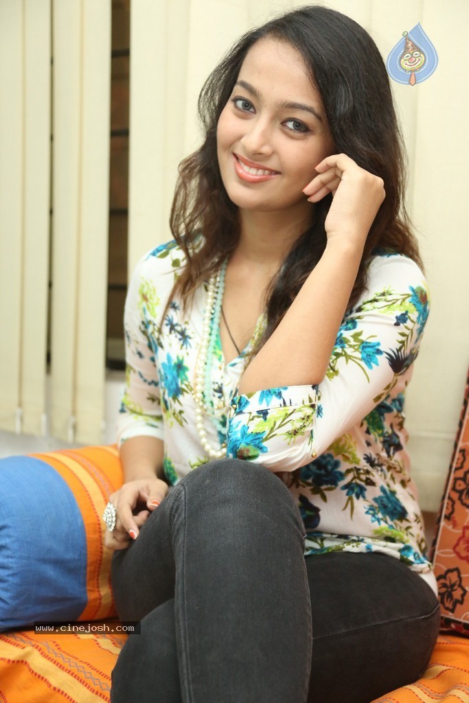 Ester Noronha Latest Stills - 49 / 96 photos