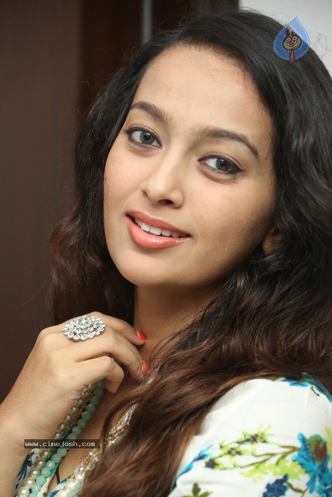 Ester Noronha Latest Stills - 55 / 96 photos