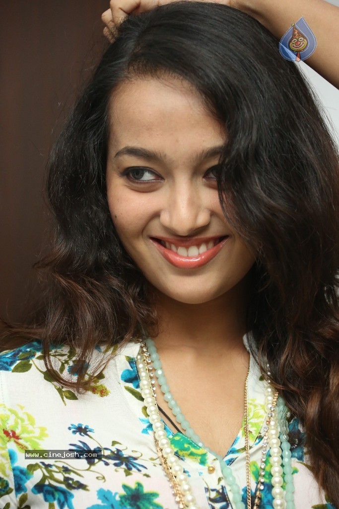 Ester Noronha Latest Stills - 91 / 96 photos
