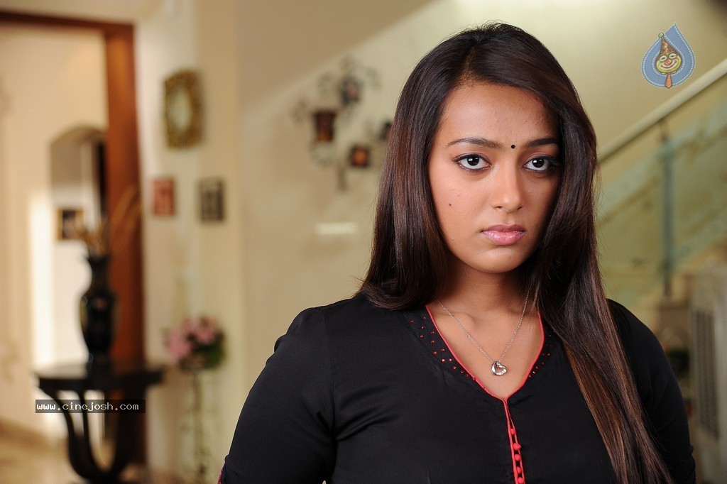 Ester Noronha New Gallery - 32 / 73 photos