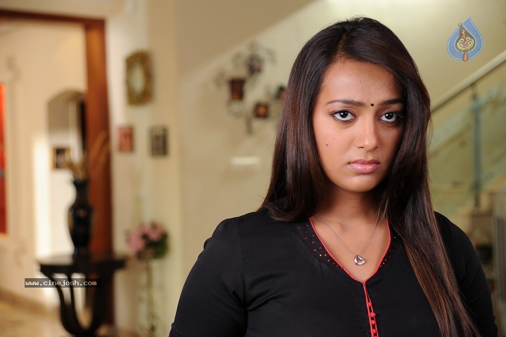 Ester Noronha New Gallery - 36 / 73 photos