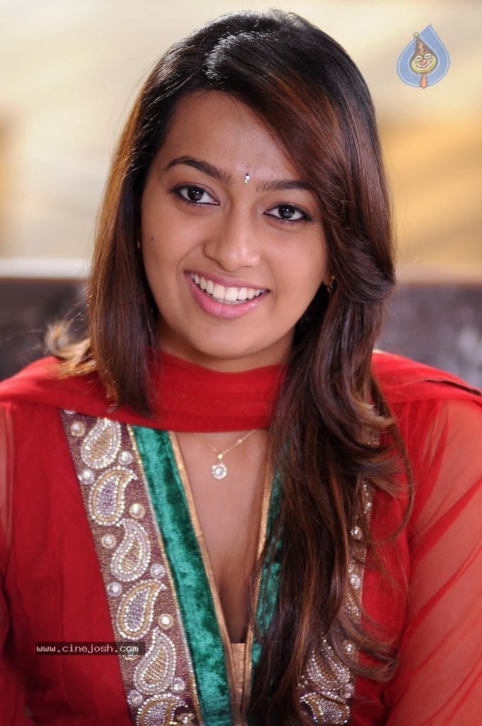 Ester Noronha New Photos - 32 / 58 photos