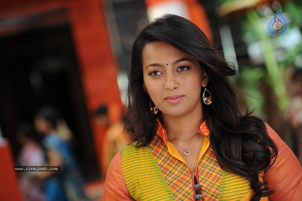 Ester Noronha New Photos - 35 / 58 photos