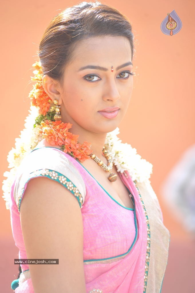 Ester Noronha New Photos - 5 / 41 photos