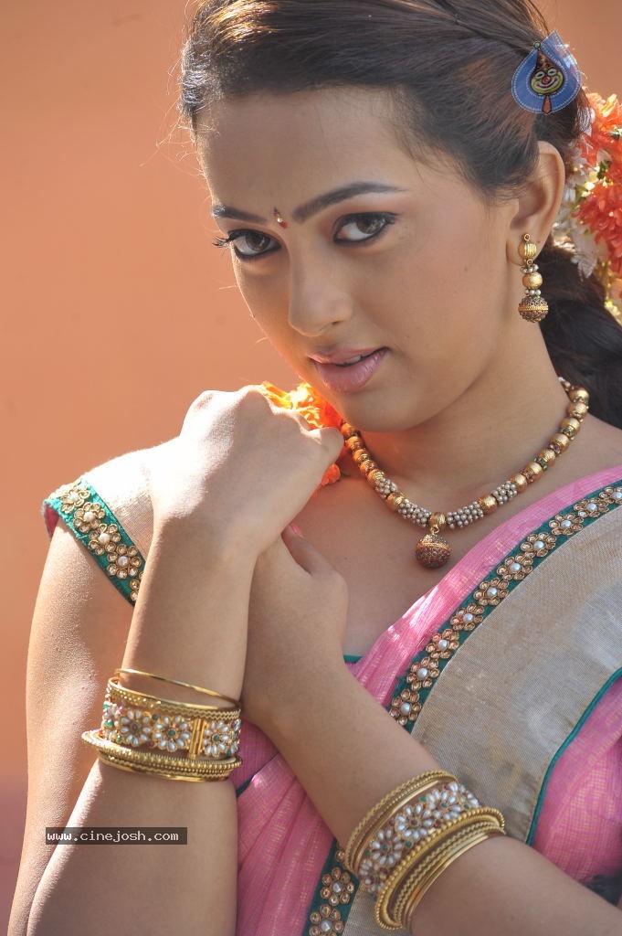 Ester Noronha New Photos - 10 / 41 photos