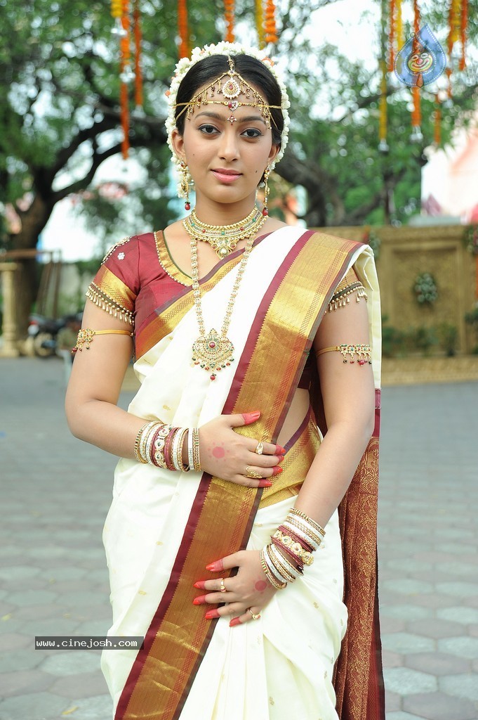 Ester Noronha New Pics - 24 / 54 photos