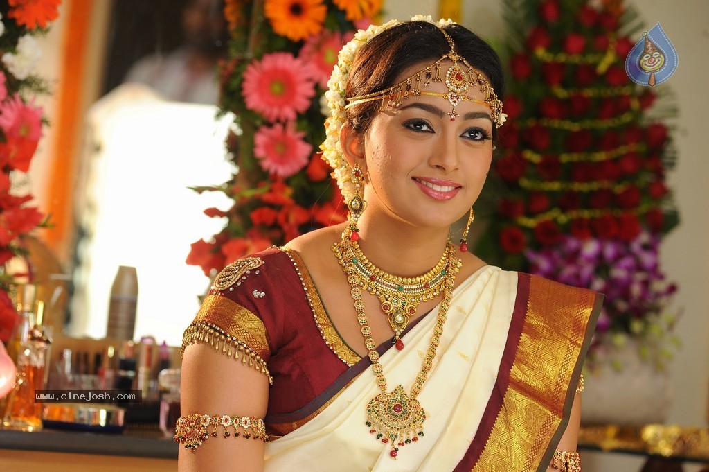 Ester Noronha New Pics - 27 / 54 photos