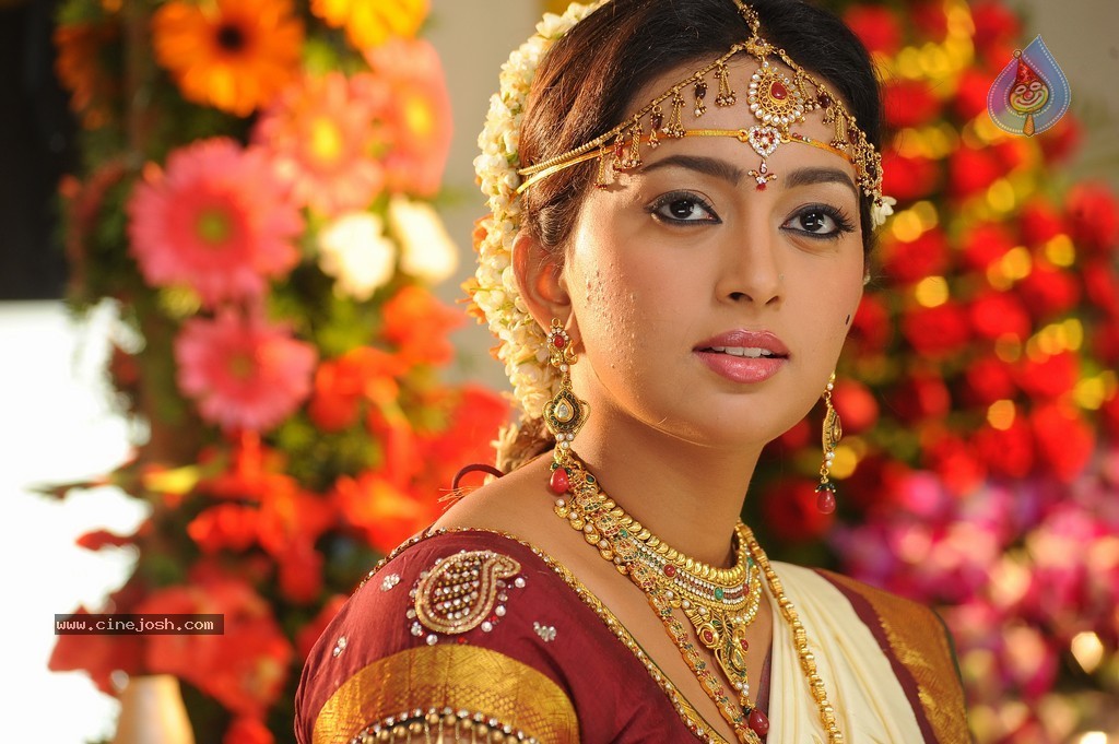 Ester Noronha New Pics - 37 / 54 photos