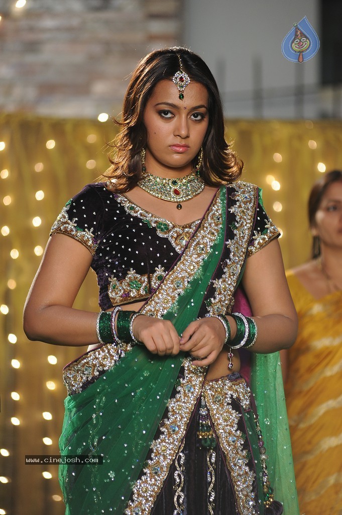 Ester Noronha New Pics - 39 / 54 photos