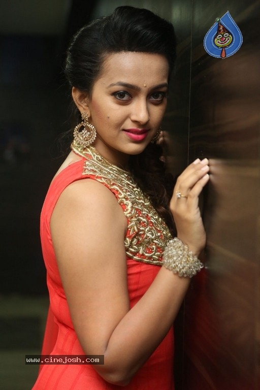 Ester Noronha New Pics - 2 / 16 photos