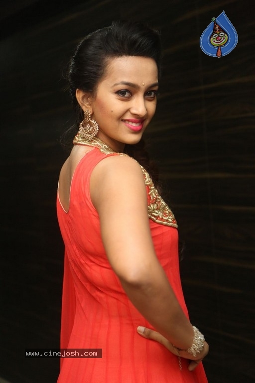 Ester Noronha New Pics - 11 / 16 photos