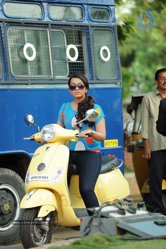 Ester Noronha New Pics - 37 / 75 photos
