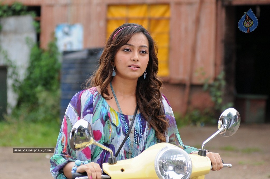 Ester Noronha New Pics - 46 / 75 photos